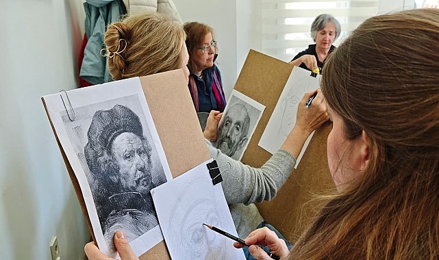 Maltepe Belediyesi’nin düzenlediği Bağlama Batik Atölyesi, vatandaşları geleneksel el sanatlarıyla