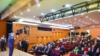 Bayrampaşa Belediyesi’nin düzenlediği Kanser Farkındalık Eğitimi’nde konuşan Başkan Vekili İbrahim