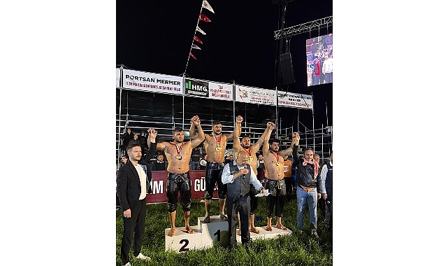 Antalya’nın Kepez ilçesinde düzenlenen Kepez Belediyesi Yağlı Güreşleri’ne katılan Kemer