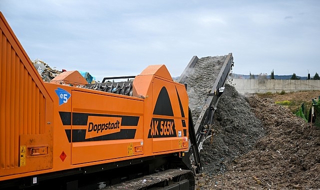 Bornova Belediye Başkanı Ömer Eşki, Temizlik İşleri Şantiyesi’nde kurulan Atıktan