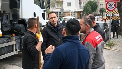 Bornova Belediye Başkanı Ömer Eşki, Kazım Dirik Mahallesi’ndeki Zafer Caddesi’nde