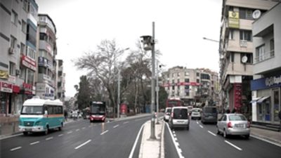 İzmir Büyükşehir Belediyesi’nin Buca’nın dört bir yanında sürdürdüğü asfalt yatırımları,