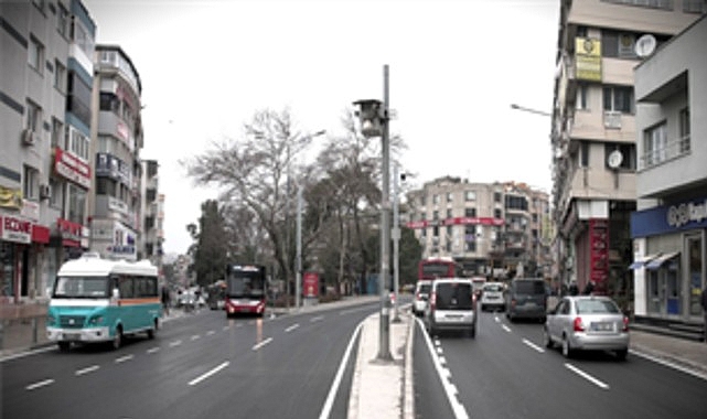 İzmir Büyükşehir Belediyesi’nin Buca’nın dört bir yanında sürdürdüğü asfalt yatırımları,