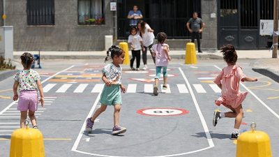 Buca Belediye Başkanı Mimar Görkem Duman’ın çocuklara güvenli oyun alanları