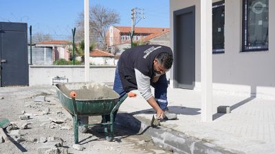 Burhaniye Belediyesi Fen İşleri Müdürlüğü ekipleri, ilçe genelinde çalışmalarını program
