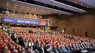 Kocaeli Büyükşehir Belediye Başkanı Tahir Büyükakın iki yıllık hizmetleri anlattığı