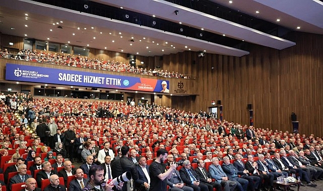 Kocaeli Büyükşehir Belediye Başkanı Tahir Büyükakın iki yıllık hizmetleri anlattığı
