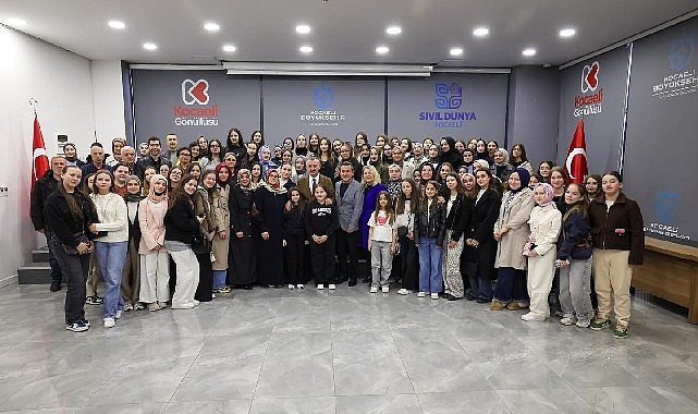 Kocaeli Büyükşehir Belediye Başkanı Tahir Büyükakın, Ramazan ayında bir araya