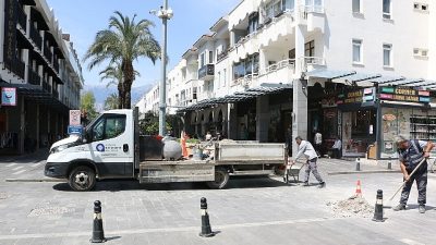 Antalya Büyükşehir Belediyesi turizmin gözbebeği Kemer’de çalışmalarını sürdürüyor.