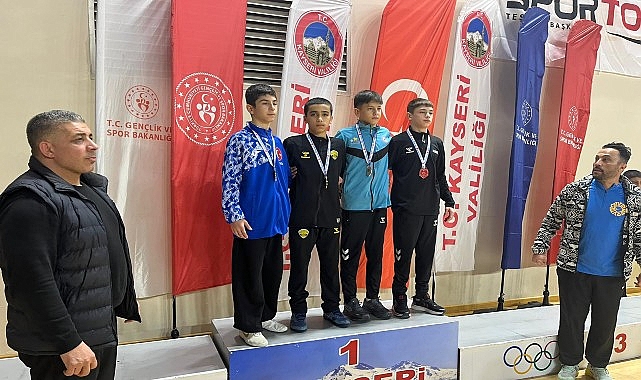 Konya Büyükşehir Belediyespor Güreş Takımı, üç farklı şehirde düzenlenen şampiyonalarda