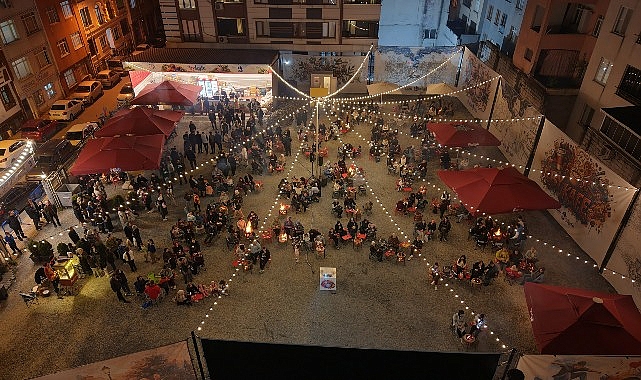 Bayrampaşa Belediyesi’nin gençlere yönelik hayata geçirdiği By Kafe’de açık hava