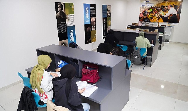 Canik Halk Kütüphanesi ve Etüt Merkezi sınavlara hazırlanan gençlerin ilk