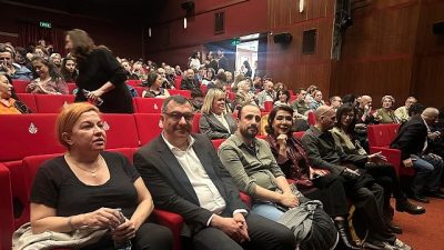 İstanbul Büyükşehir Belediyesi Şehir Tiyatroları Çocuk Eğitim Birimi (ÇEB) öğrencileri,