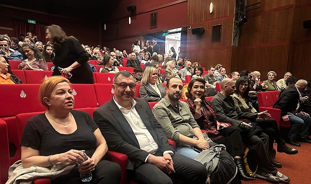 İstanbul Büyükşehir Belediyesi Şehir Tiyatroları Çocuk Eğitim Birimi (ÇEB) öğrencileri,