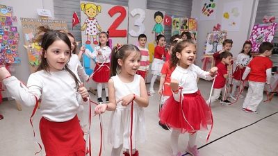 Osmangazi Belediyesi’nin kreş ve gündüz bakım evlerinde eğitim gören öğrenciler,