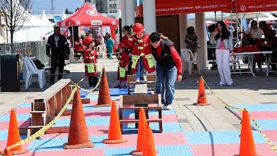 Büyükşehir Belediyesi’nin 23 Nisan Şenliği, çocukların en keyifli anlarına sahne