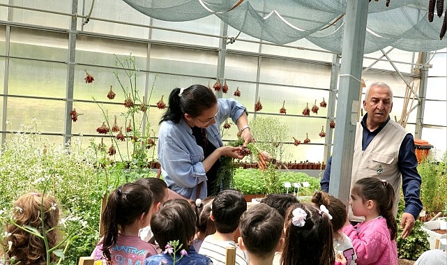 Osmangazi Belediyesi, çocukların toprakla tanışması ve tükettikleri gıdaların üretim sürecini