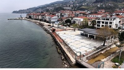 Kocaeli Büyükşehir Belediyesi, Gölcük Ulaşlı sahilini deniz taşkınlarından koruyacak çalışmalarda