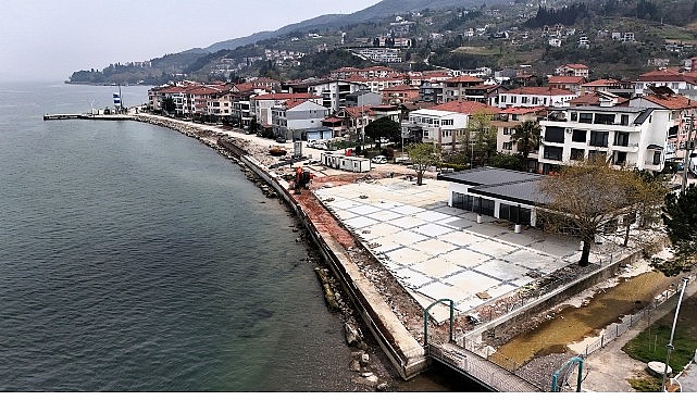 Kocaeli Büyükşehir Belediyesi, Gölcük Ulaşlı sahilini deniz taşkınlarından koruyacak çalışmalarda