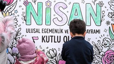 Kocaeli Büyükşehir’in 23 Nisan şenliklerinde büyük ilgi gören dev boyama