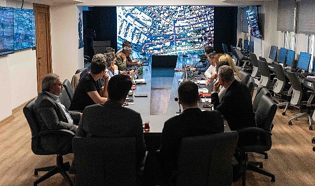 Bornova Belediye Başkanı Ömer Eşki, İZSU ve Gediz Elektrik yetkilileriyle Akıl Şehir ve İnovasyon