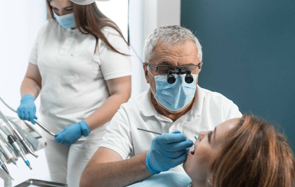 Diş Hekimliğinde Uzmanlık Çıkmazı: "Kadro Bekliyoruz, Uzmanlık Artık Sığınak Değil!"