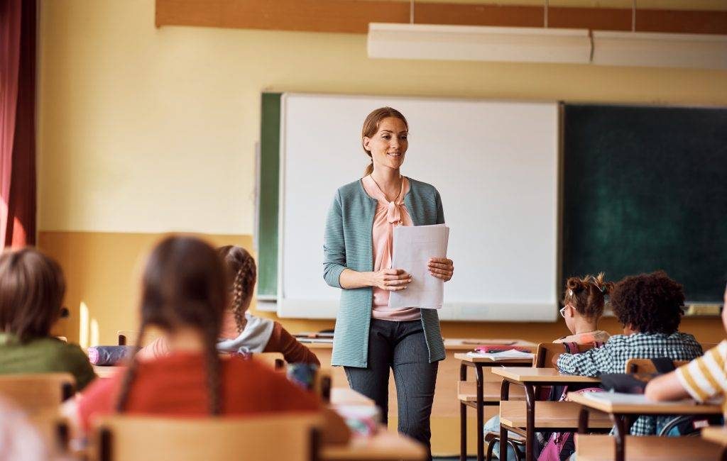 Eğitim-İş Bornova temsilciliği Reşat Nuri Güntekin Ortaokulu’nda pazartesi günü öğrencilerin