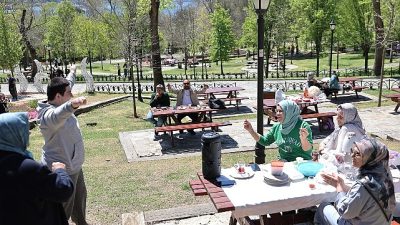 Bayrampaşa Belediyesi, ilçede yaşayan engelli vatandaşları ve ailelerini “Engelsiz Piknik”te