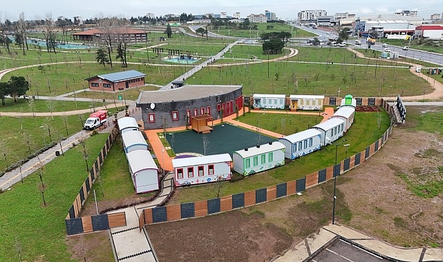 Çocukların güvenli ve eğitici bir ortamda eğlenerek vakit geçirdiği “Lokomotif