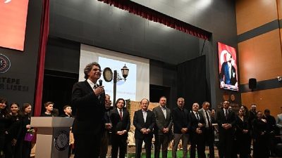 Eşme Ortaokulu öğrencileri, düzenledikleri "Dört Mevsim Şiir Gecesi" ile sanatı