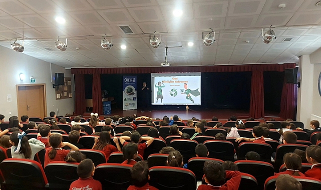 Gölcük Belediyesi’nin "Sıfır Atık" seferberliği kapsamında Turgut Özal İlkokulu’nda düzenlediği