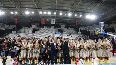 Manisa Kulüplerarası İl Birinciliği Halk Oyunları Yarışması; geleneksel ezgiler, renkli