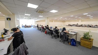 İzmir Büyükşehir Belediyesi’nin Kültürpark’ta hizmete açtığı Hasan Ali Yücel Kütüphanesi;