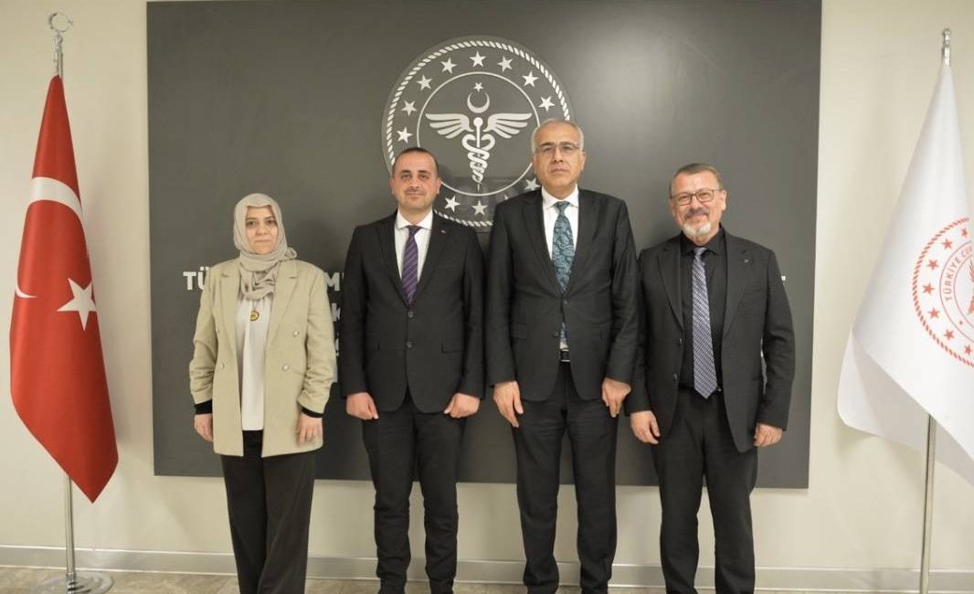 Hekim Birliği Sendikası Yöneticileri Halk Sağlığı Genel Müdürü Öz'e Sorun