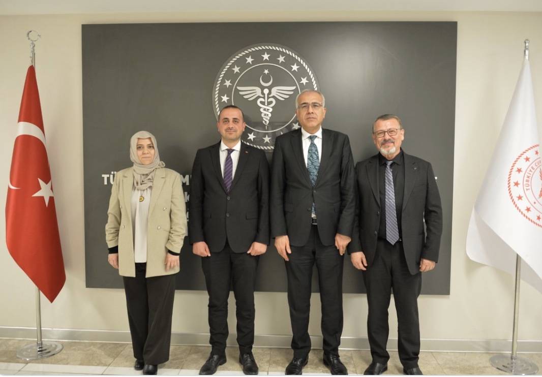 Hekim Birliği Sendikası Yöneticileri Halk Sağlığı Genel Müdürü Öz'e Sorun
