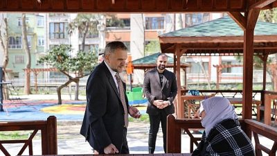 Yenileme çalışmaları hızla devam eden Sabri Akpınar Parkı’nda incelemelerde bulunan