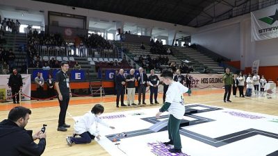 İnegöl’de Milli Eğitim Müdürlüğü tarafından “Geleceği Gençler Kodluyor” sloganıyla düzenlenen