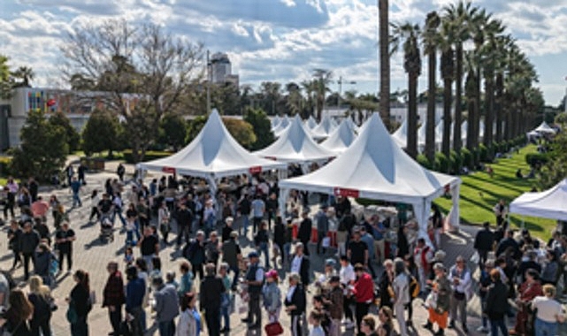 İZKİTAP - 7. İzmir Kitap Fuarı, İzmirlilerin yoğun ilgisiyle devam
