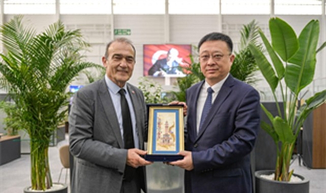 İzmir Büyükşehir Belediyesi, Çin’in Qingdao kentinden gelen belediye heyetini ağırladı.