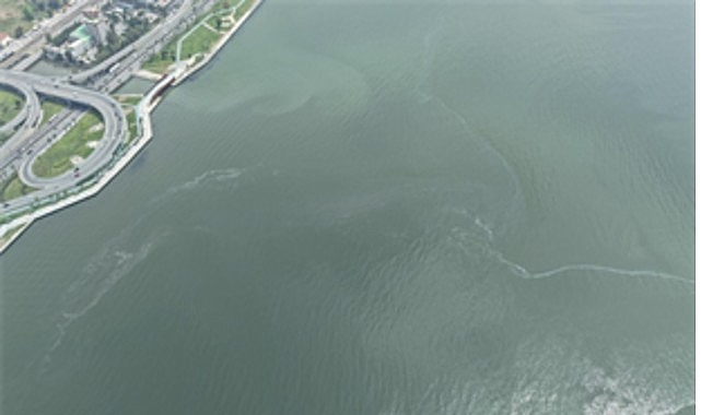 İzmir Büyükşehir Belediyesi tarafından İzmir Körfezi’nde dron desteğiyle yapılan rutin