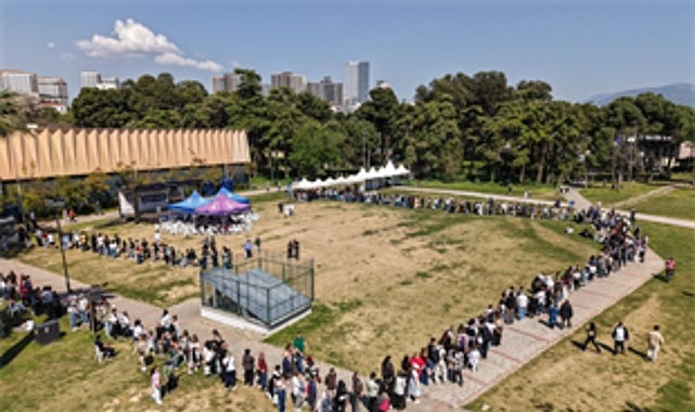 İZKİTAP - 7. İzmir Kitap Fuarı, son gününde de yoğun