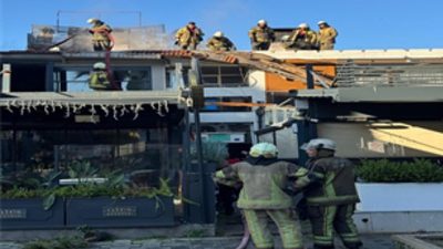 İzmir’in Karşıyaka ilçesi Bostanlı Mahallesi Cengiz Topel Caddesi’nde bir restoranın