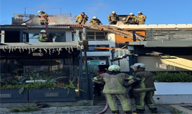 İzmir’in Karşıyaka ilçesi Bostanlı Mahallesi Cengiz Topel Caddesi’nde bir restoranın