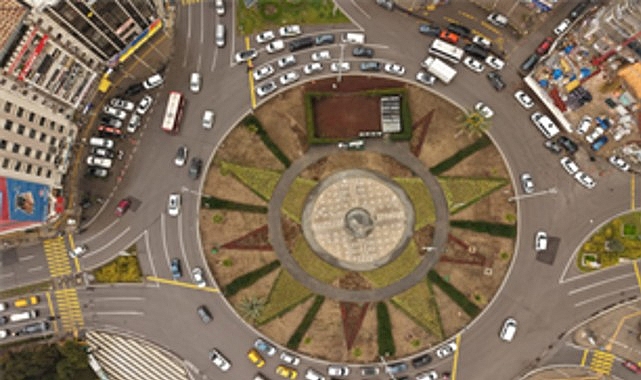 9 Eylül Meydanı baştan aşağı yenilendi. 4 bin metrekarelik alan