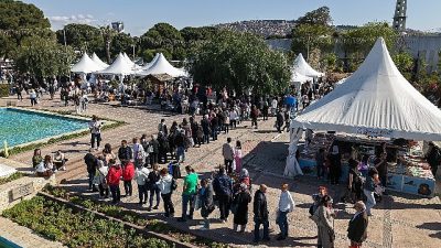 Kültürpark’ta düzenlenen İZKİTAP – 7. İzmir Kitap Fuarı, ikinci gününde