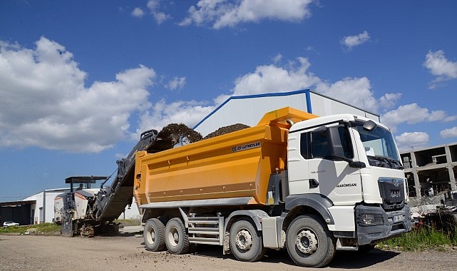 Kahramankazan Belediye Başkanı Selim Çırpanoğlu, ilçe genelinde başlatılan kapsamlı asfalt