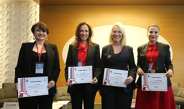 Karşıyaka Belediyesi Kent Düşünce Merkezi, akademisyenler ve sivil toplum temsilcilerinin