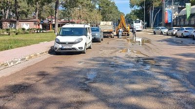 Kemer Belediyesi Fen İşleri Müdürlüğü ekipleri, Kemer genelinde altyapı çalışmalarını