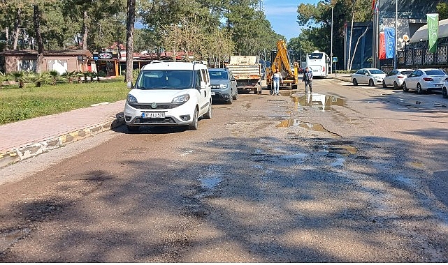 Kemer Belediyesi Fen İşleri Müdürlüğü ekipleri, Kemer genelinde altyapı çalışmalarını