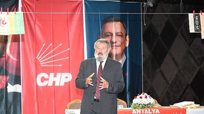Gazeteci Yazar Ahmet İlhan, CHP Kemer İlçe Başkanlığı tarafından düzenlenen